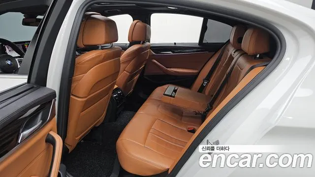 BMW 5 Series G30 — Фото автомобиля 15
