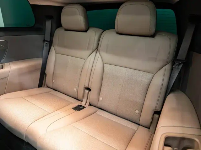 Li Auto i8 — Фото автомобиля 9