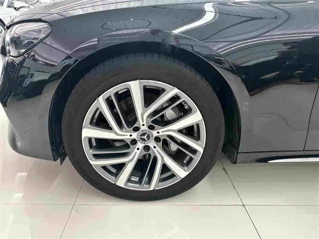 Mercedes-Benz E-Class — Фото автомобиля 4