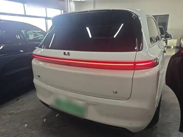Li Auto L8 — Фото автомобиля 6