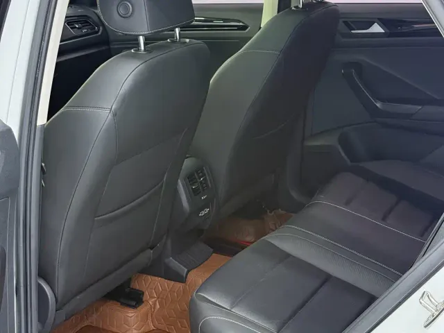 Volkswagen T-Roc — Фото автомобиля 8