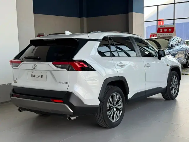 Toyota RAV4 — Фото автомобиля 5