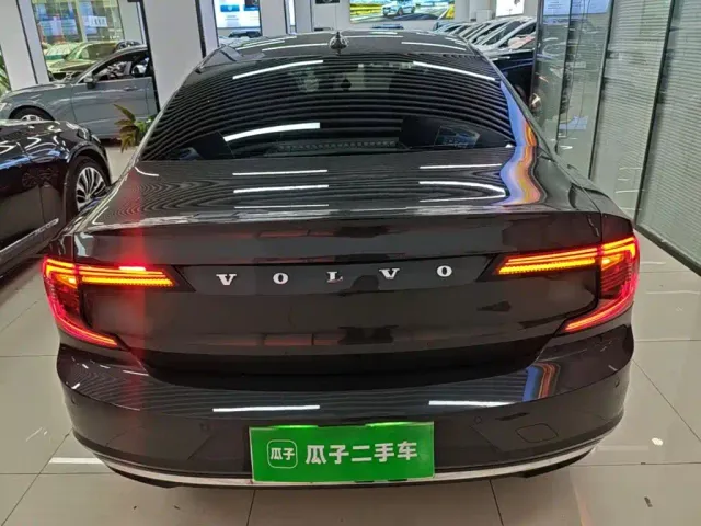 Volvo S90 — Фото автомобиля 5