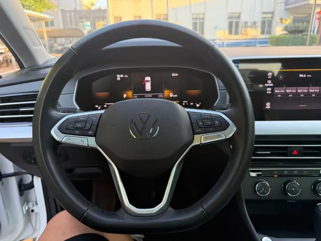 Volkswagen Lavida — Фото автомобиля 18