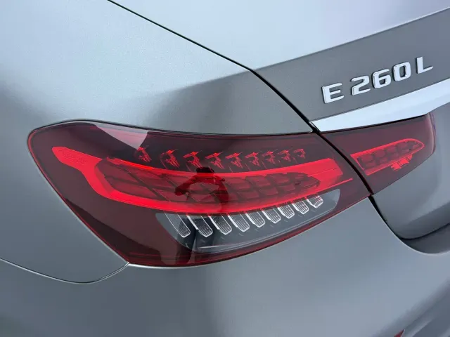 Mercedes-Benz E-Class — Фото автомобиля 21