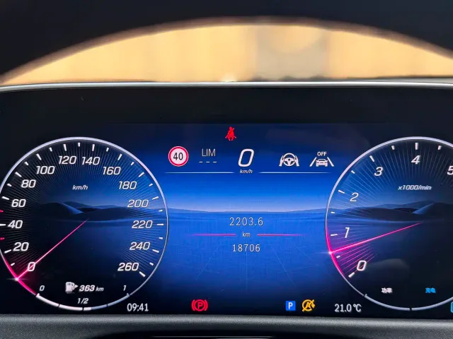 Mercedes-Benz E-Class — Фото автомобиля 5