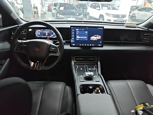 BYD Qin L — Фото автомобиля 9