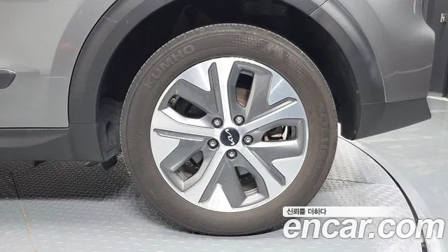 Kia Niro — Фото автомобиля 21