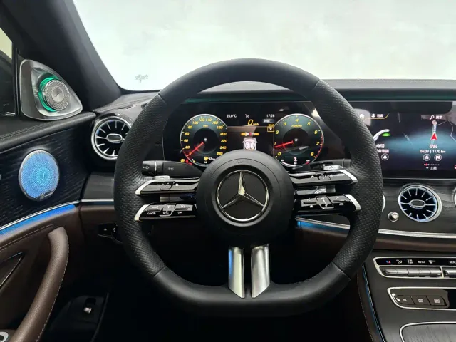 Mercedes-Benz E-Class — Фото автомобиля 15