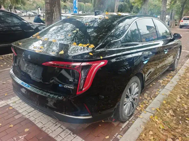 Hongqi E-QM5 — Фото автомобиля 3