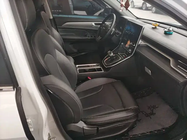 Haval M6 — Фото автомобиля 24