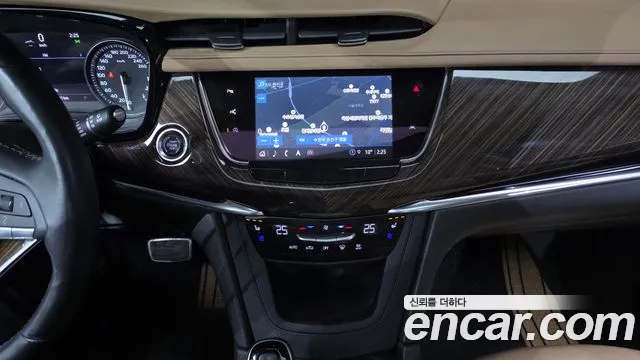 Cadillac XT6 — Фото автомобиля 16
