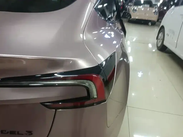 Tesla Model 3 — Фото автомобиля 7