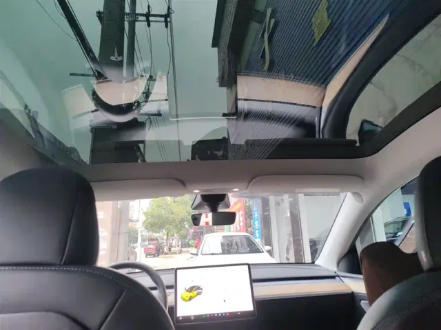 Tesla Model Y — Фото автомобиля 17