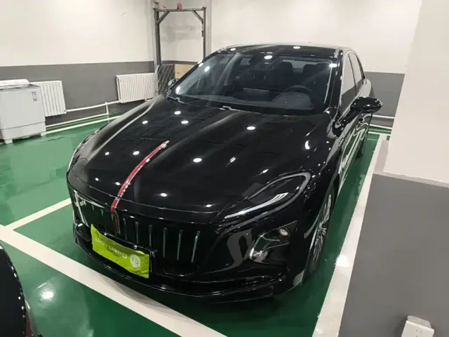 Фотография автомобиля — Hongqi E-QM5