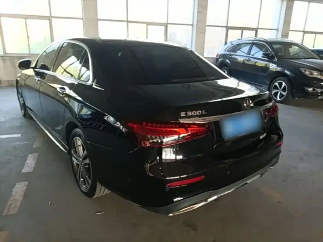 Mercedes-Benz E-Class — Фото автомобиля 4