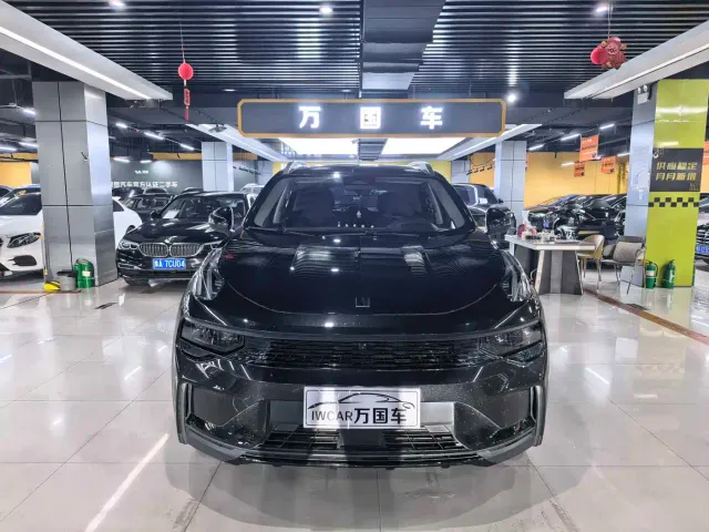 Фотография автомобиля — Lynk & Co 01