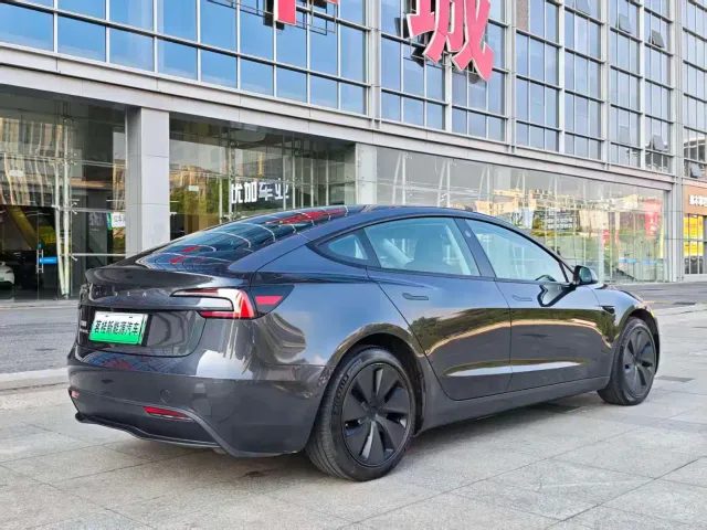 Tesla Model 3 — Фото автомобиля 14