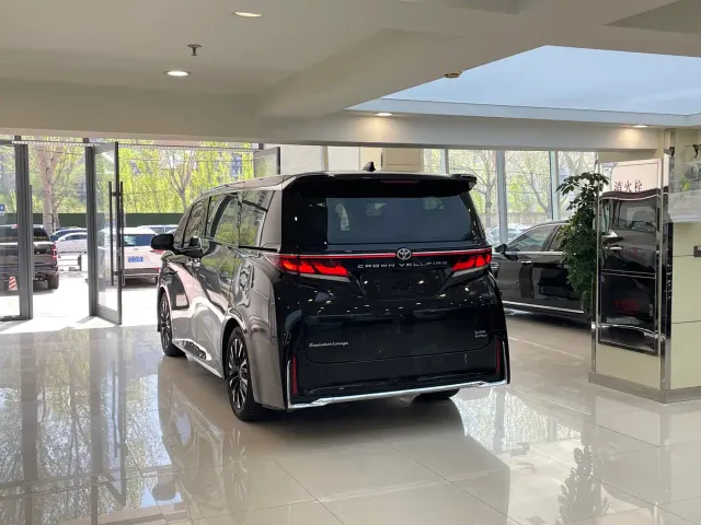 Toyota Vellfire — Фото автомобиля 4