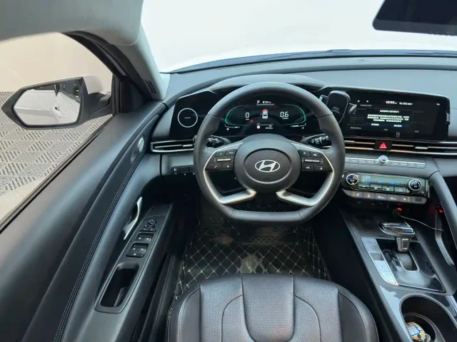 Hyundai Elantra — Фото автомобиля 10