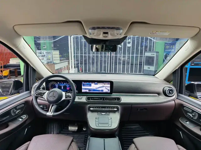Mercedes-Benz V-Class — Фото автомобиля 7