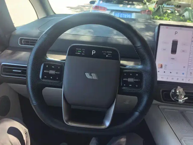 Li Auto MEGA — Фото автомобиля 15