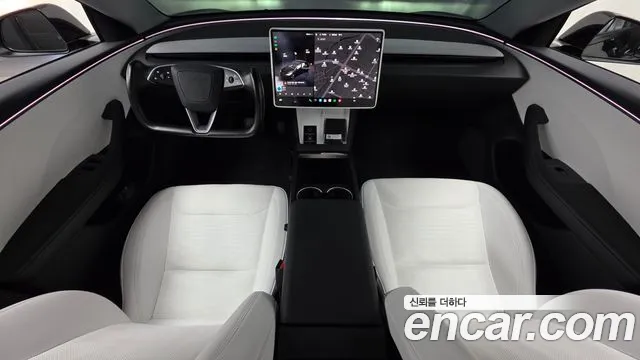 Tesla Model 3 — Фото автомобиля 10