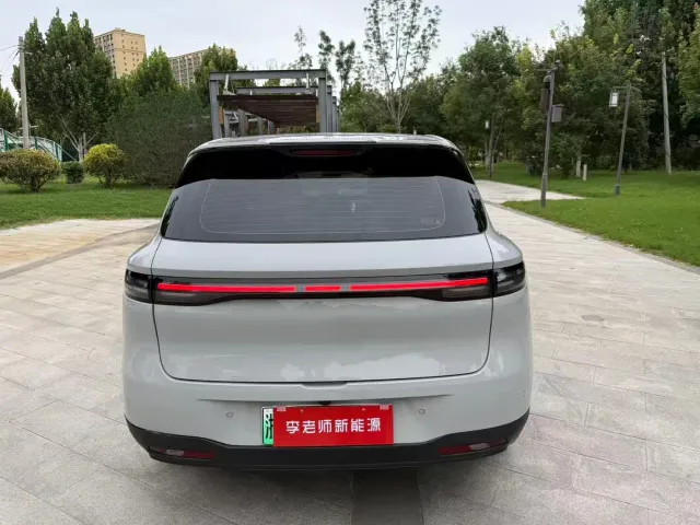 Leapmotor B10 — Фото автомобиля 7