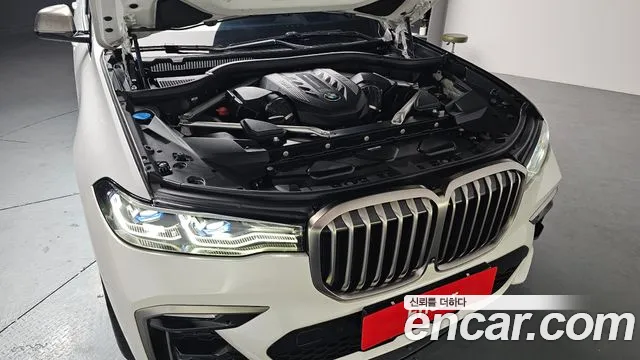 BMW X7 M50i 6 мест — Фото автомобиля 6