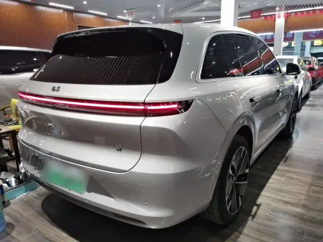 Li Auto L6 — Фото автомобиля 6