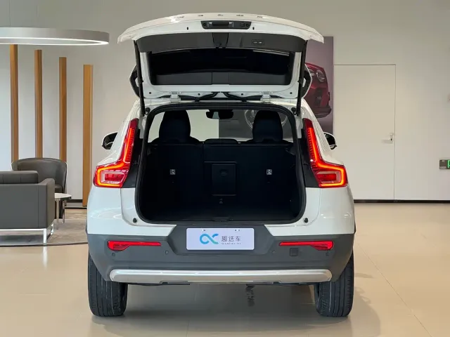 Volvo XC40 — Фото автомобиля 16
