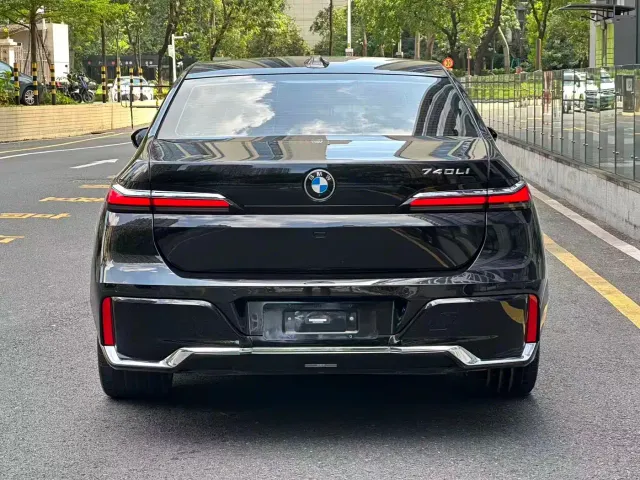 BMW 7 Series — Фото автомобиля 4