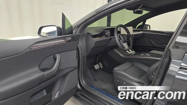 Tesla Model X — Фото автомобиля 15