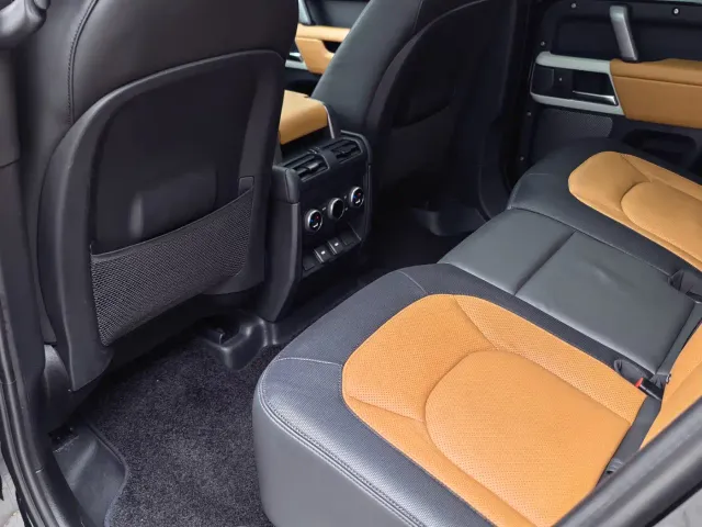 Land Rover Defender — Фото автомобиля 17