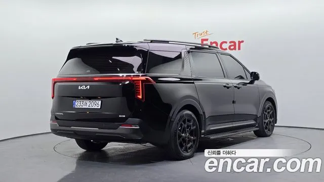 Kia Carnival Generation 4 — Фото автомобиля 2