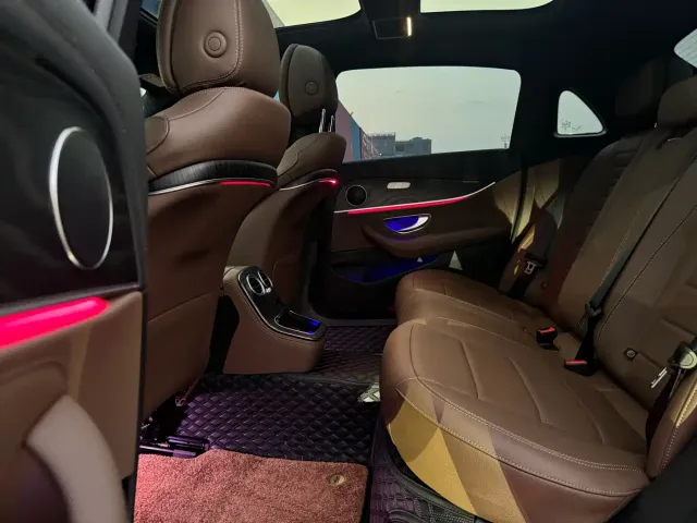 Mercedes-Benz E-Class — Фото автомобиля 12