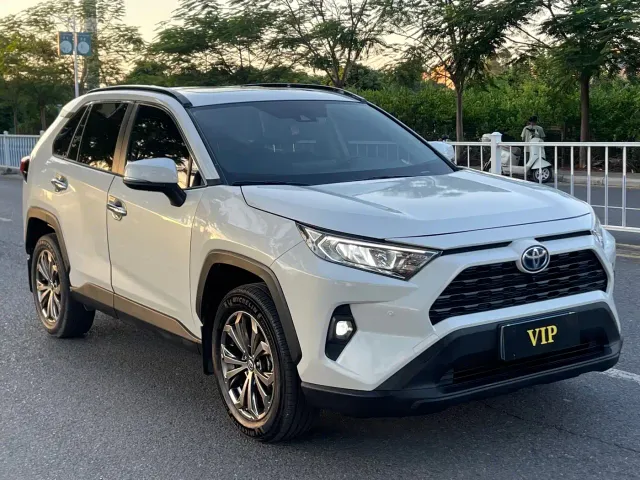 Toyota RAV4 — Фото автомобиля 3