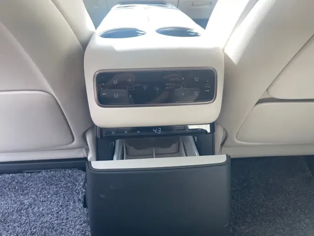 Li Auto MEGA — Фото автомобиля 11