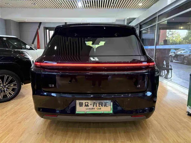 Li Auto L8 — Фото автомобиля 15