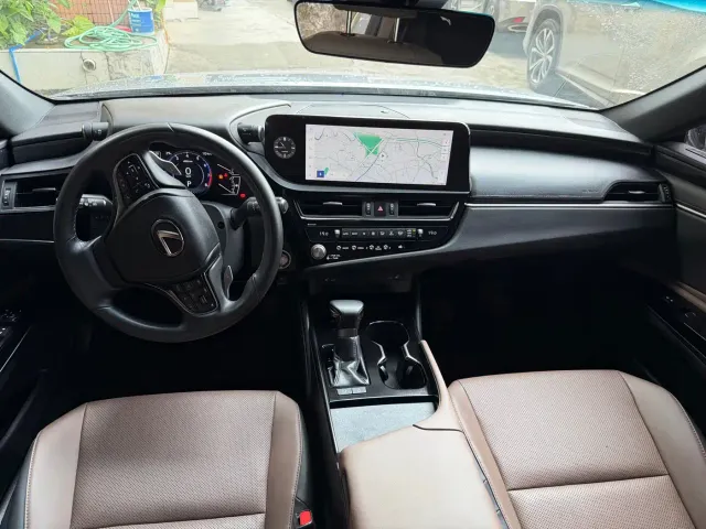 Lexus ES — Фото автомобиля 4