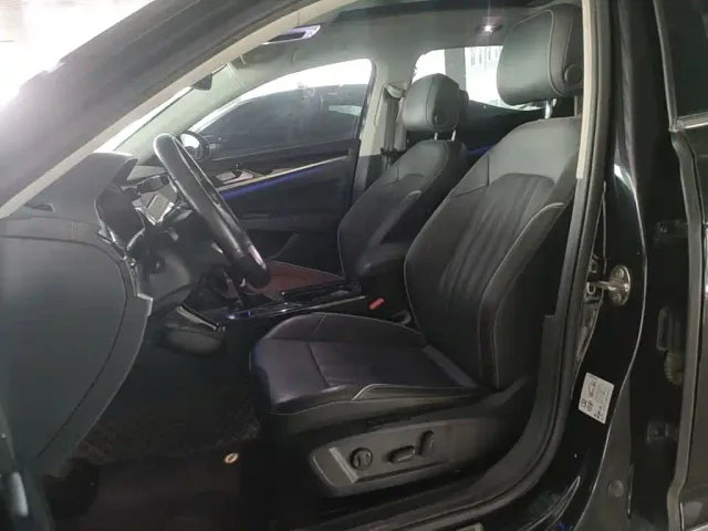 Volkswagen Passat — Фото автомобиля 14