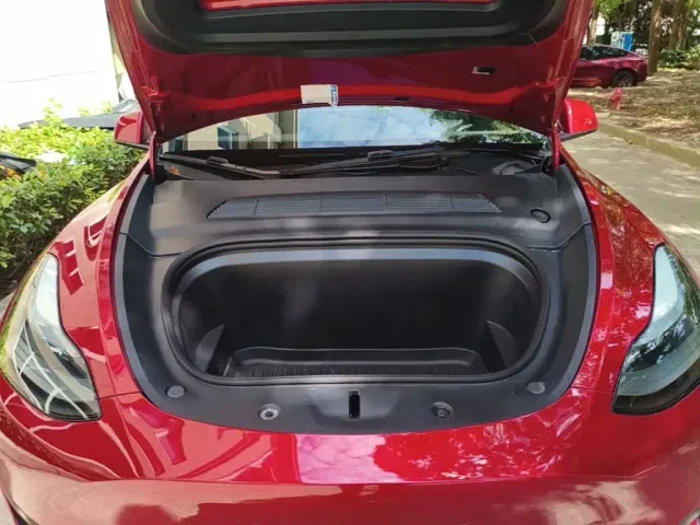 Tesla Model Y — Фото автомобиля 19