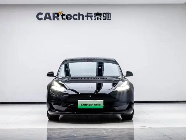 Tesla Model 3 — Фото автомобиля 2