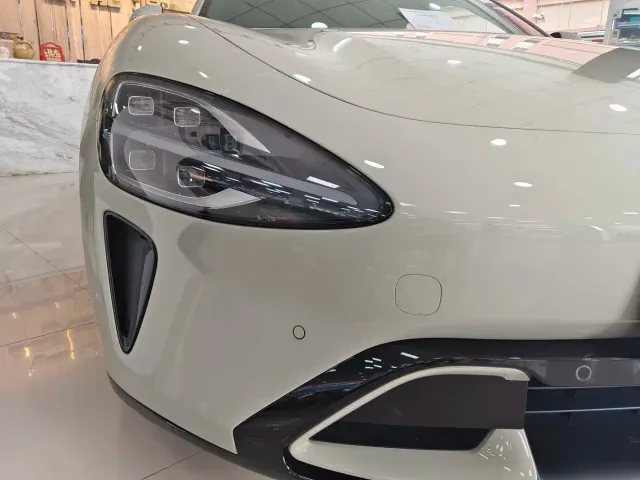 Xiaomi SU7 — Фото автомобиля 21