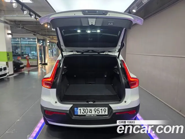 Вольво XC40 B4 Ultra Bright — Фото автомобиля 14