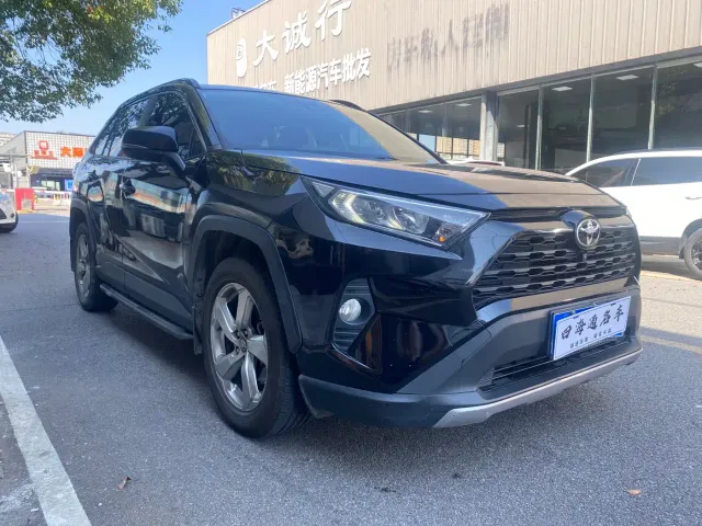 Toyota RAV4 — Фото автомобиля 3