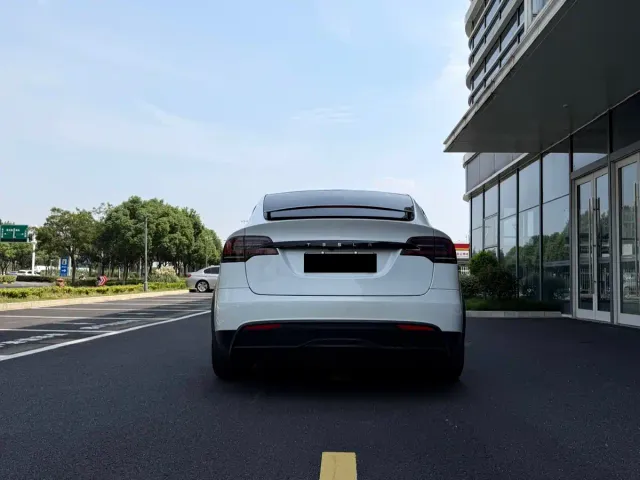 Tesla Model X — Фото автомобиля 4