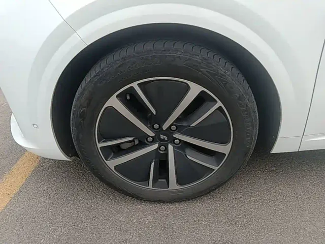 Li Auto Li Auto L6 2024 Pro — Фото автомобиля 22