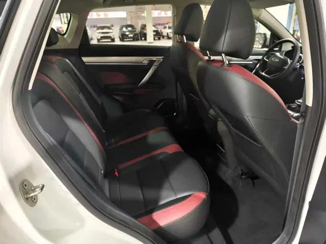 Geely Binyue — Фото автомобиля 13