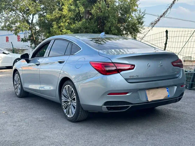 Hongqi H5 — Фото автомобиля 7